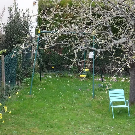 Les Roses Tremieres Bed & Breakfast