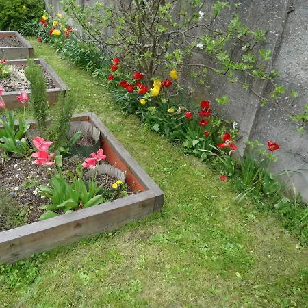 Les Roses Tremieres Bed & Breakfast